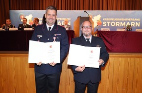 FW-Stormarn: Mitgliederversammlung: Thomas Proß von der Feuerwehr Poggensee mit dem deutschen Feuerwehr-Ehrenkreuz in Silber ausgezeichnet