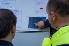 FW Flotwedel: Brennende Jagdhütte in Offensen - Löschzug Wienhausen probt den Ernstfall