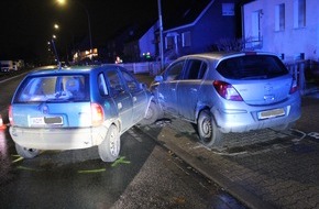 Polizeipräsidium Hamm: POL-HAM: Unfallflucht, Opel Corsa knallt in geparkten PKW, Verursacher werden von der Polizei ermittelt