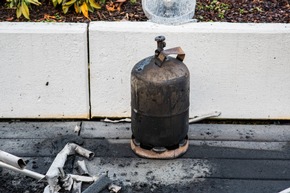 FW-MK: Brand auf einer Dachterrasse in Lössel