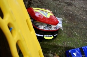 Freiwillige Feuerwehr Hünxe: FW Hünxe: Unfall mit Golfcaddy