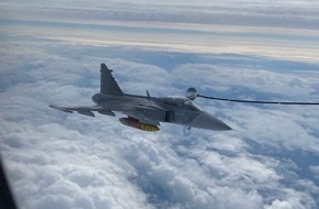 PIZ Luftwaffe: Luftwaffe bei NATO-Days in Ostrava: Erstmalige Betankung tschechischer Gripen, Auszeichnung für den Inspekteur