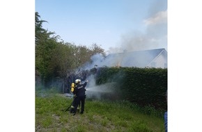 Polizeiinspektion Nienburg / Schaumburg: POL-NI: Hecke und Holzhaus brennen