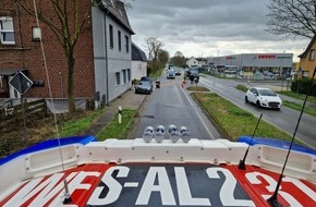 Freiwillige Feuerwehr Alpen: FW Alpen: Auslaufende Betriebsmittel nach Verkehrsunfall