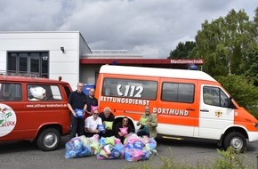 Feuerwehr Dortmund: FW-DO: 180 Kinderglück-Kissen an den Dortmunder Rettungsdienst übergeben