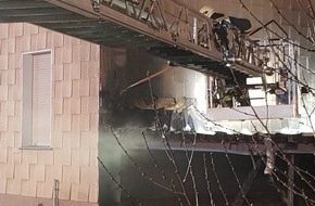 Freiwillige Feuerwehr Lügde: FW Lügde: Carportbrand am Haus beschäftigt Feuerwehr