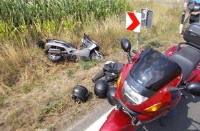 Polizei Wolfsburg: POL-WOB: Familienausflug mit dem Motorrad endet bei Söllingen im Straßengraben. 38-jährige Hondafahrerin und 6-jährige Tochter als Sozia verletzt