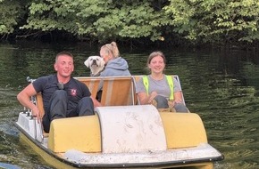 Feuerwehr Ratingen: FW Ratingen: Labrador stürzt in alten Steinbruch - Feuerwehr Ratingen rettet Tier mit Tretboot über Wasserweg