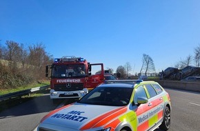 Feuerwehr Weinheim: FW Weinheim: T&ouml;dlicher Verkehrsunfall auf der A5 bei Hemsbach - Rettungshubschrauber und MIC im Einsatz.