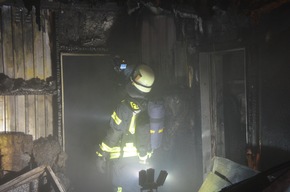 POL-STD: Mehrere Brände beschäftigen Feuerwehr und Polizei in Buxtehude in der vergangenen Nacht - ehemalige Asylbewerberunterkunft und Mülleimer zerstört