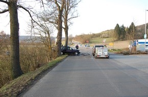 Polizeidirektion Kaiserslautern: POL-PDKL: Frontalzusammenstoß: Eine verletzte Person, ein verletzter Hund