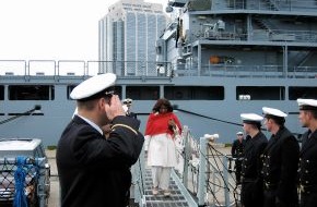 Presse- und Informationszentrum Marine: Deutsche Marine - Pressemeldung: Vertreterin der Queen besucht deutsche Marineschiffe in Halifax