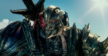 ProSieben: Free-TV-Premiere: Anthony Hopkins und Mark Wahlberg in "Transformers: The Last Knight" am 5. Mai auf ProSieben