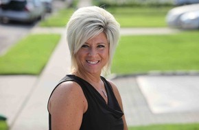 sixx: Totenstille? Fehlanzeige. Botschaften aus dem Jenseits in der TV-Premiere von "Long Island Medium" am Karfreitag und Karsamstag auf sixx (BILD)