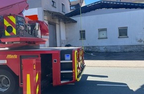 Feuerwehr Plettenberg: FW-PL: Lagerhalle drohte einzustürzen - Feuerwehr verhindert Schlimmeres