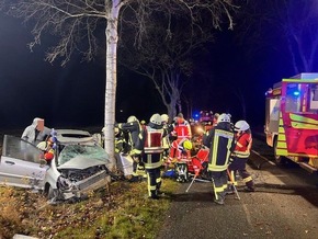 POL-STD: 19-jähriger Autofahrer bei Unfall in der Gemarkung Ahlerstedt schwer verletzt - Beifahrerin mit leichten Verletzungen