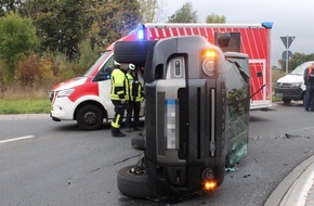 Polizei Düren: POL-DN: Zwei Verletzte und hoher Sachschaden bei Unfall im Kreisverkehr
