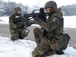 Deutsche Marine - Pressemeldung (Reportage): Bayerische Marinesoldaten kämpfen auf Bootsmannslehrgang gegen Schnee, Kälte und Übungsgegner - Sie sollen Vorgesetzte werden und umsichtig handeln