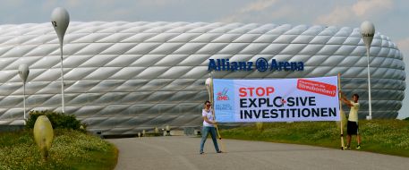 Handicap International e.V.: Explosive Investitionen bei der Allianz? 
Aktion in München klärt auf (BILD)