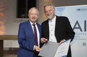 RH&Ouml;N-KLINIKUM AG: DGAI ehrt Prof. Dr. Michael Sander mit der An&auml;sthesie-Ehrennadel in Gold