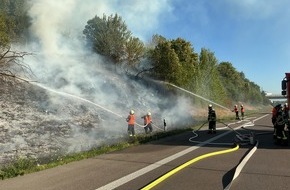 Feuerwehr Offenburg: FW-OG: B&ouml;schungsbrand neben der Autobahn bei Offenburg