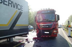 Polizeiinspektion Hildesheim: POL-HI: Unfall auf der A 7 zieht Rückstau nach sich