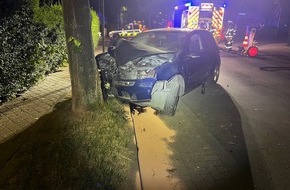 Polizei Aachen: POL-AC: Verdacht auf Alkohol am Steuer: Pkw prallt gegen Baum