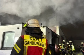 Kreisfeuerwehr Oldenburg: FW-OLL: Vollbrand einer Lagerhalle im Gewerbegebiet von Ganderkesee