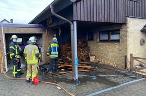 Freiwillige Feuerwehr Lage: FW Lage: Feuer 2: Garagen/Carport brannt - 23.12.2021 - 15:10 Uhr