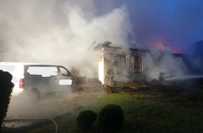 Kreisfeuerwehrverband Rendsburg-Eckernförde: FW-RD: Großbrand in Schülp bei Nortorf (Kreis Rendsburg-Eckernförde) Reetdachgebäude brennt nieder