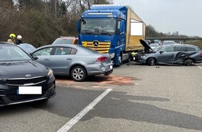 Feuerwehr Ratingen: FW Ratingen: Ratingen-Ost, Verkehrsunfall BAB44, 06.04.23, 15:08 Uhr