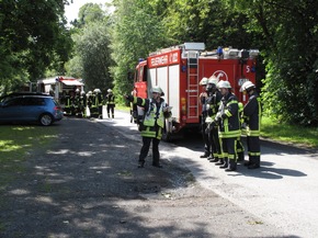 FW-AR: Wennigloher Feuerwehr übt mit Einheiten aus Moers und Sundern