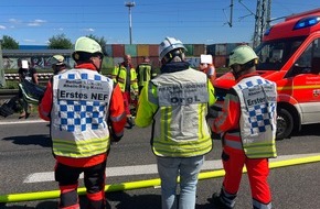 Feuerwehr und Rettungsdienst Bonn: FW-BN: Verkehrsunfall auf der A 59 - acht verletzte Personen.