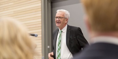 Universität Hohenheim: MP Kretschmann im Dialog am Hohenheimer Landwirtschaftsdialog