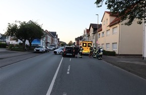 Kreispolizeibeh&ouml;rde H&ouml;xter: POL-HX: Verkehrsunfall mit zwei Leichtverletzten