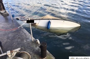 Polizeipräsidium Einsatz, Logistik und Technik: PP-ELT: Gesunkenes Sportboot im Binger Hafen