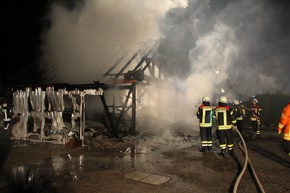 KFV-CW: Feuer zerstört eine Großgarage in Oberkollbach