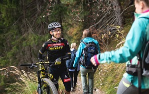 Graubünden Ferien: Erster Auftritt von Nino Schurter als «Fairtrail-Botschafter»