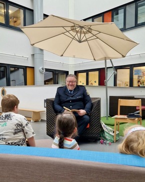 BPOL-KS: Bundespolizisten lesen für Kinder - Kasseler Bundespolizei beteiligt sich am bundesweiten Vorlesetag