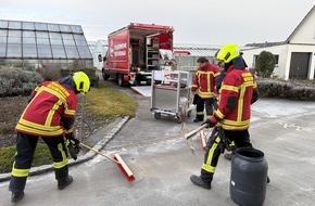 Freiwillige Feuerwehr Reichenau: FW Reichenau: Dieselspur auf Strasse abgestreut, Reichenau-Mittelzell, 10.02.2026