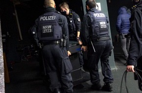 Polizei Essen: POL-E: BAO Aktionsplan Clan führt gemeinsame Kontrolle mit dem Ordnungsdienst der Stadt Essen durch - Polizei stellt Spieltisch aufgrund des Verdachtes des illegalen Glücksspiels sicher