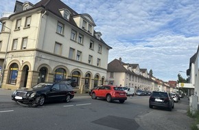 Feuerwehr Weinheim: FW Weinheim: Verkehrsunfall mit mehreren PKW auf der Mannheimer Straße