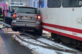Feuerwehr Dortmund: FW-DO: Verkehrsunfall mit Straßenbahn
