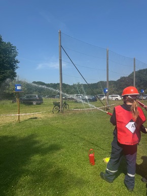 FW-ROW: 75 Jahre Feuerwehr Minstedt - Stadtfeuerwehrfest begeistert mit spannenden Wettbewerben und großem Gemeinschaftsgeist