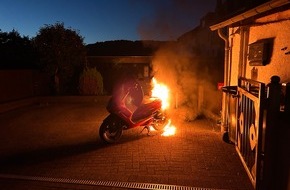 Polizeidirektion Wittlich: POL-PDWIL: Pr&uuml;m - Brand eines Motorrollers