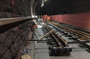 BLS AG: Medienmitteilung: BLS baut den Lötschberg-Scheiteltunnel durchgängig mit einer Betonfahrbahn aus