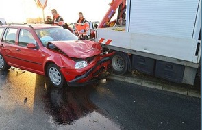 Polizeiinspektion Nienburg / Schaumburg: POL-NI: Zeugen zu einem Unfall gesucht