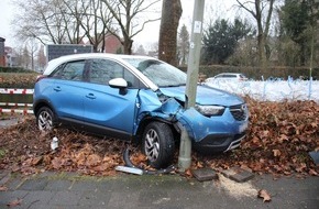 Polizei Coesfeld: POL-COE: Billerbeck, Ludgeristraße/ Auto prallt gegen Laterne