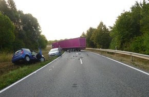 Polizeipräsidium Mainz: POL-PPMZ: Zusammenstoß zwischen Auto und LKW