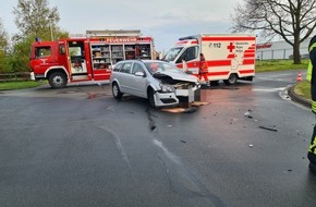 Freiwillige Feuerwehr Gemeinde Schiffdorf: FFW Schiffdorf: Zwei Personen verletzt: Verkehrsunfall im Spadener Gewerbegebiet